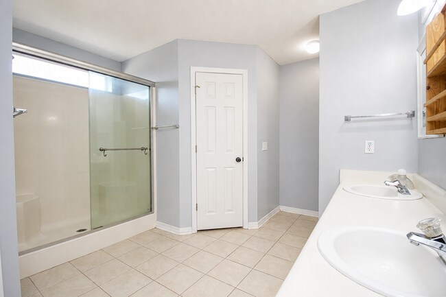 Building Photo - SW Pensacola Creek-Front Home with Screened Porch!