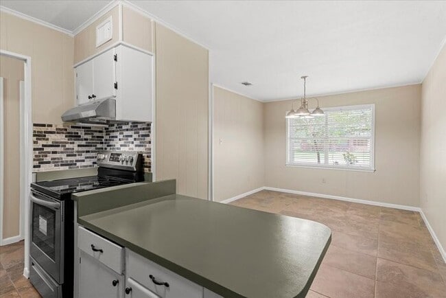 Building Photo - 122 Clarence Dr
