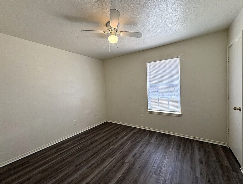 Building Photo - 5709 Redstone Dr