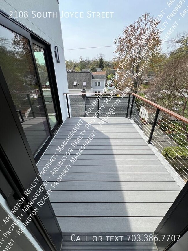 Building Photo - 2108 S Joyce St