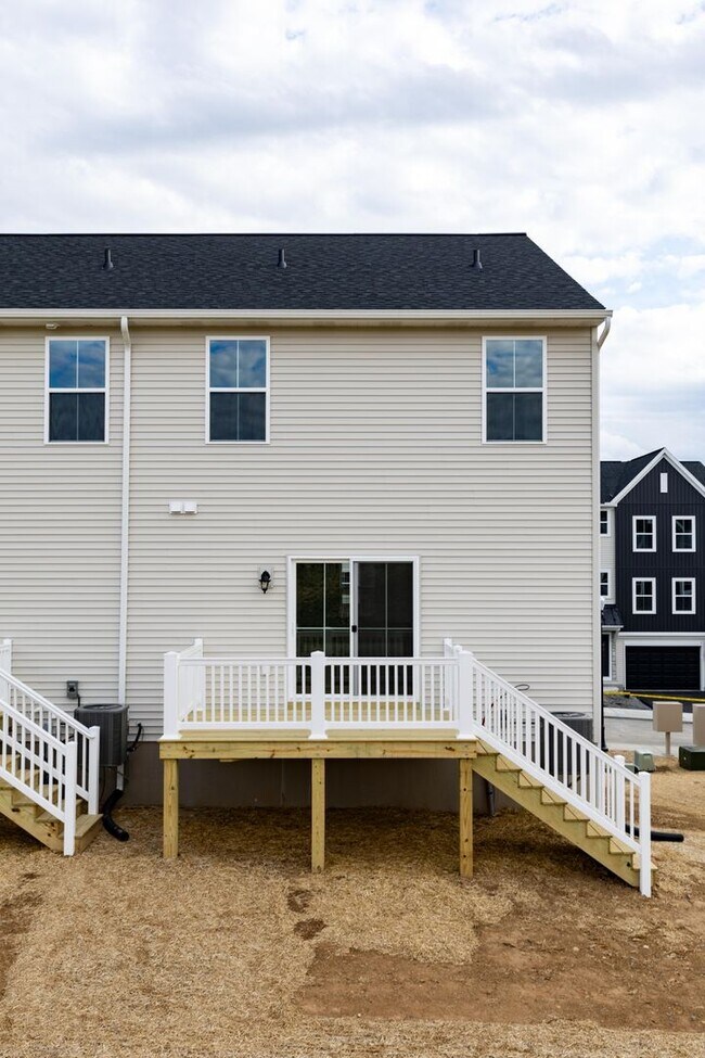 Building Photo - Brand New End Unit 3 bed, 2.5 bath townhome in Carlisle!