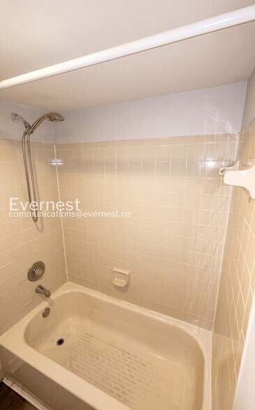 Building Photo - 12135 Salemtown Dr