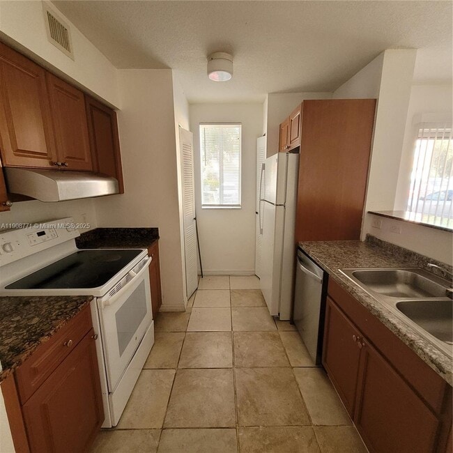 Building Photo - 17612 NW 25th Ave