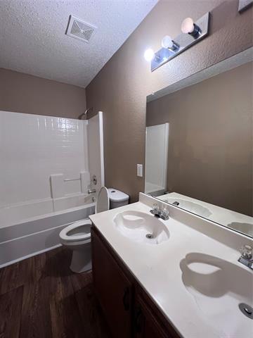 Building Photo - 512 Magdalen Ave