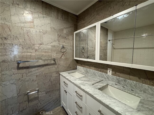 Building Photo - 4339 W 178th St
