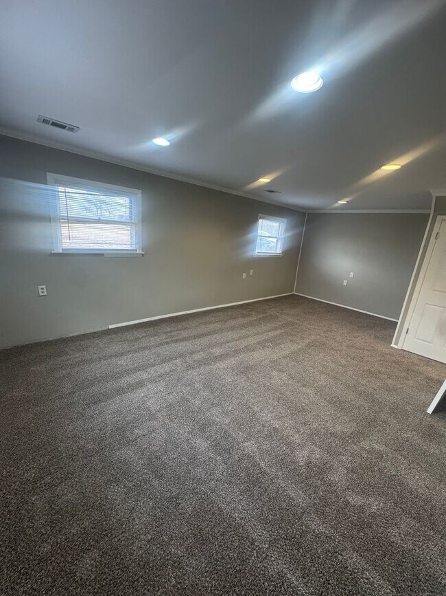 Building Photo - Gorgeous West Lafayette 4 bedroom Home - New Kitchen, Many Upgrades!