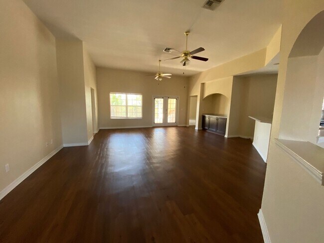 Building Photo - Expansive Home in the Desirable "The Hammo...