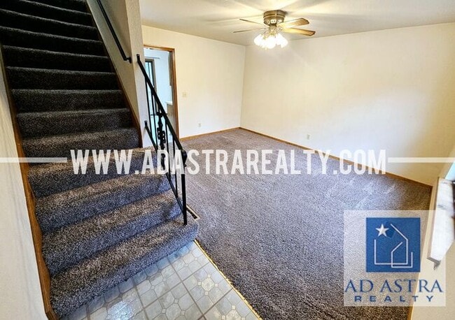 Building Photo - Beautiful Updated Duplex in Grandview-Available in MAY!!