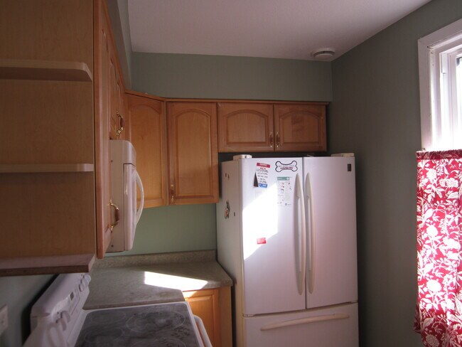 kitchen with vent fanq - 3622 Humboldt Ave N