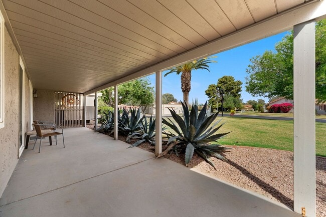 Building Photo - This beautifully appointed 3-bedroom, 2-bathroom condo seasonal rental Located in Leisure World A...