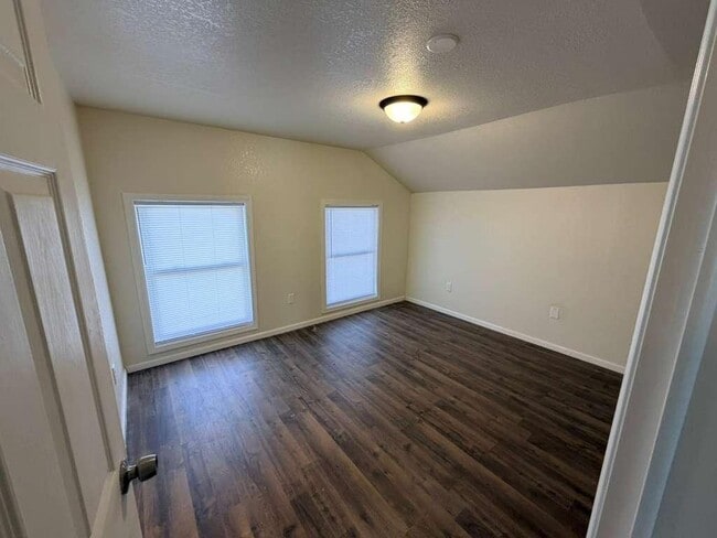 Building Photo - 651 W Bruce St