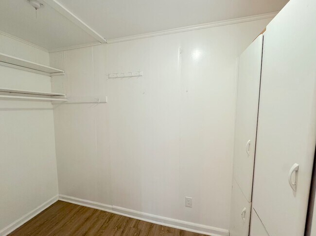 Building Photo - 1412 E 51st St