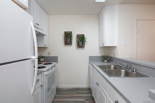 Building Photo - 3549 Castle Glen Dr