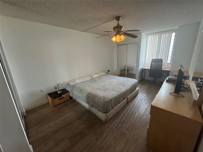 Building Photo - 850 N Miami Ave