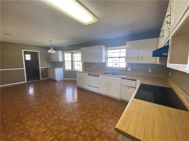 Building Photo - 705 Rue St