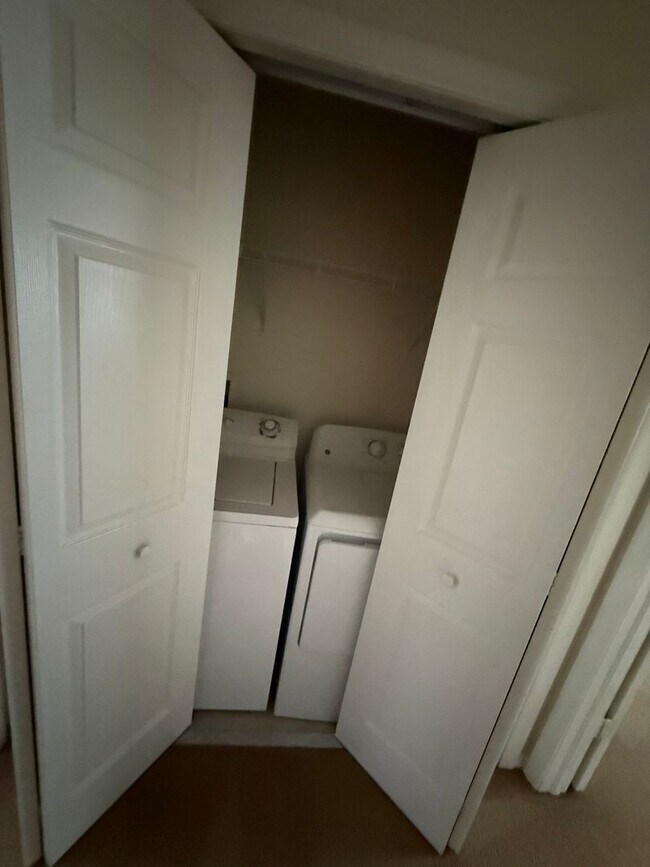 Building Photo - Beautiful 2 Bedroom, 2.5 Bath Townhome for Rent in The Hammocks!