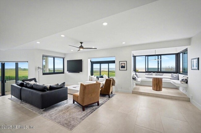 Building Photo - 739 Spinnakers Reach Dr