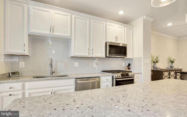 Building Photo - 23235 Milltown Knoll Square