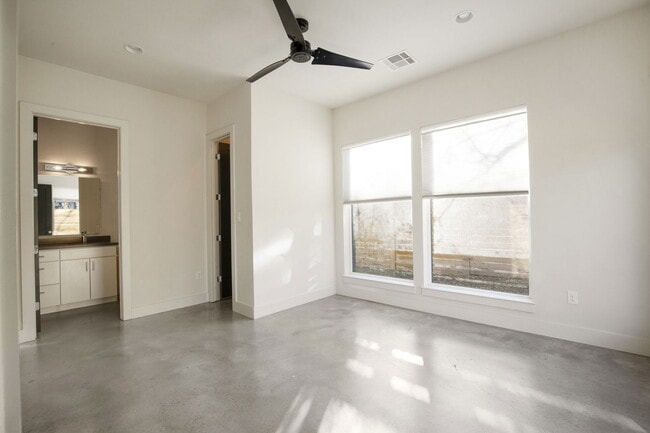 Building Photo - 1708 Perez St