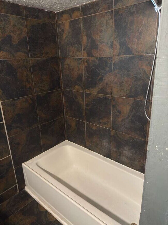 Building Photo - 5998 Bermuda Dr