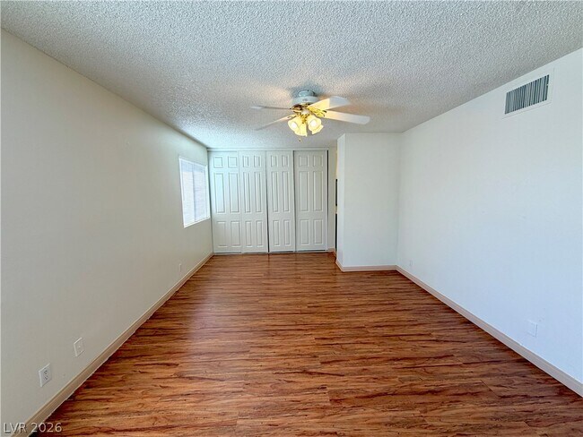 Building Photo - 6969 Mountain Moss Dr