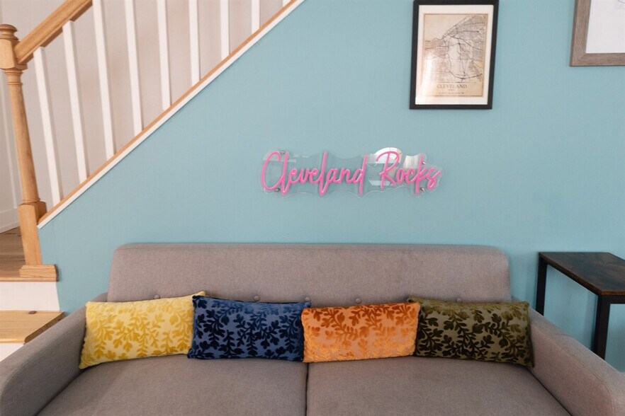 Building Photo - 10628 Lee Ave