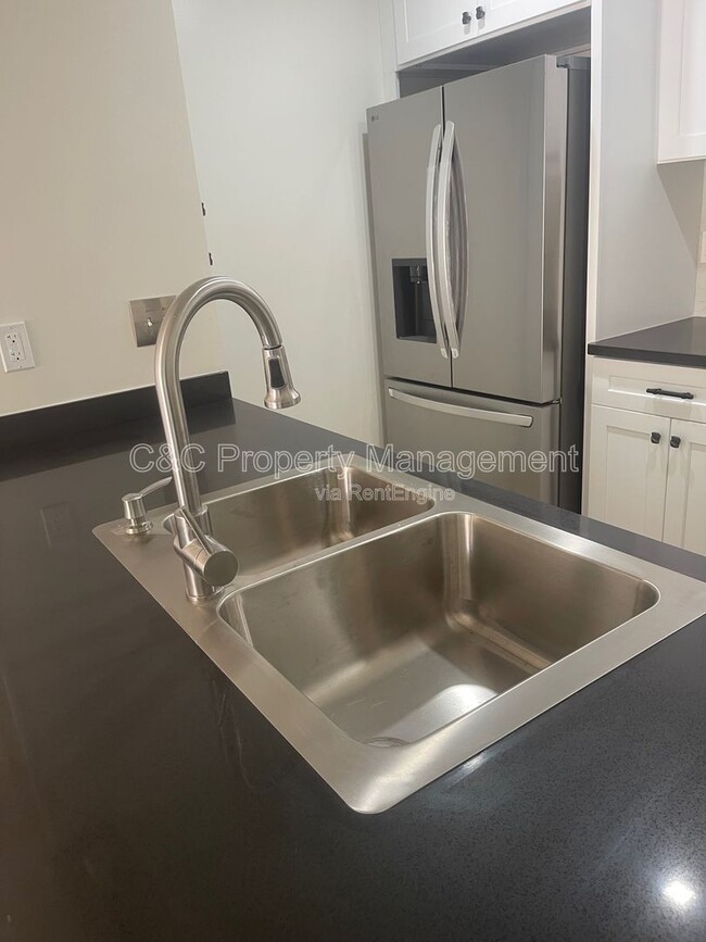 Building Photo - 2061 S Magnolia Ave