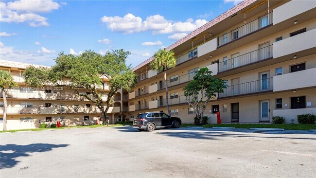 Primary Photo - 6301 N Falls Cir Dr