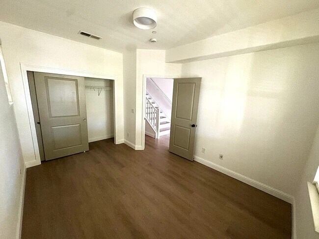 Building Photo - 40203 Antigua Rose Terrace