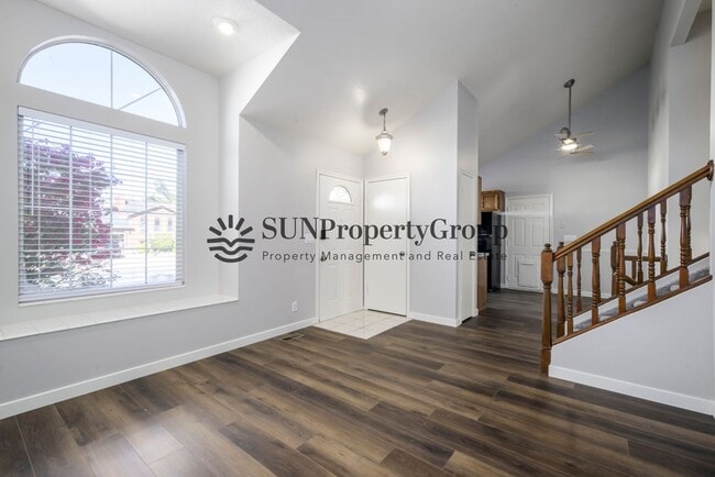 Building Photo - Great Updated Family Home in Excellent Clinton Location!