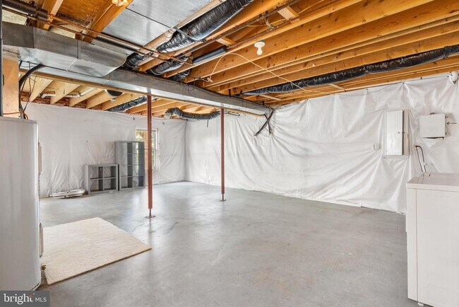 Building Photo - 395 Stonewall St