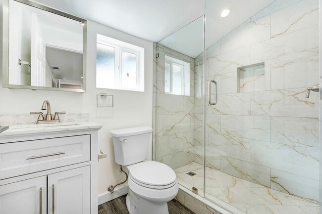 Building Photo - Secluded 3/2 in the heart of Sylmar