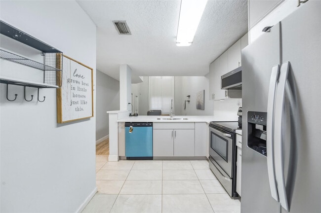 Building Photo - 214 City View Dr