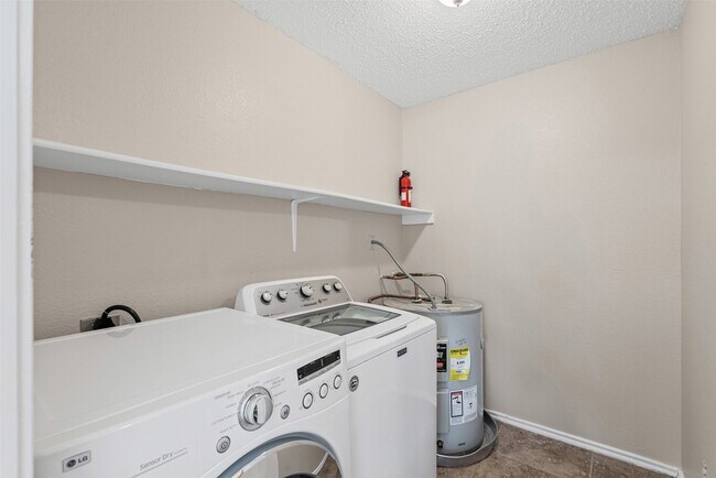 Building Photo - 6505 Tara Ln