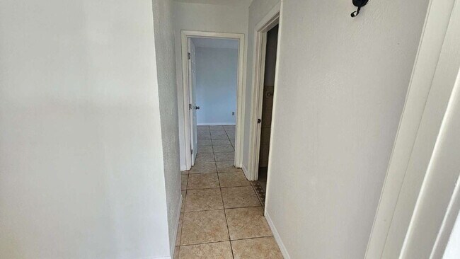 Building Photo - 3 Bedroom Pool Home in North Port - Rent I...