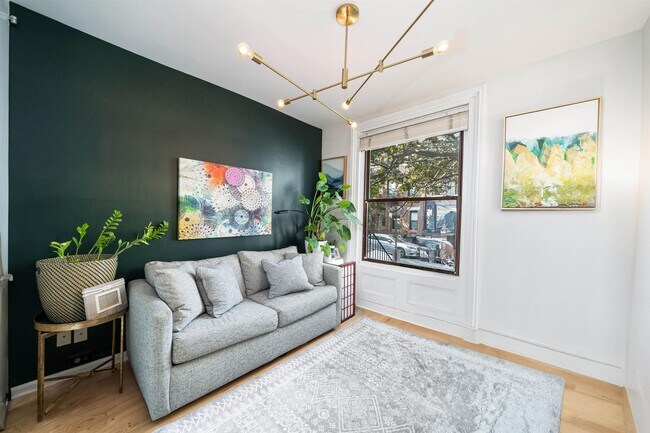 Building Photo - 235 Bloomfield St