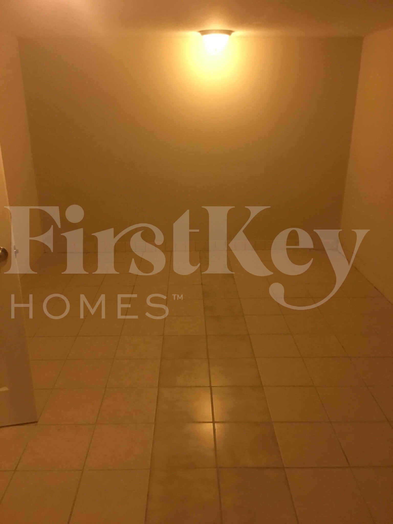 Building Photo - 410 S Villa Ave