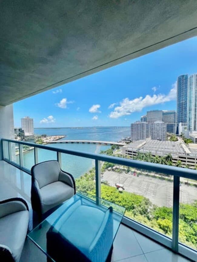 Building Photo - 495 Brickell Ave