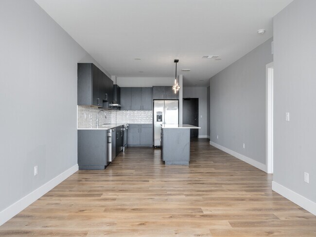 Building Photo - Lindsey Living