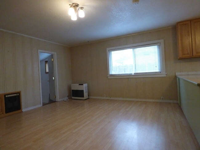 Building Photo - 3 Bedroom 1 Bath Home