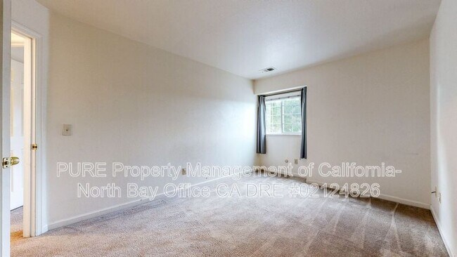 Building Photo - 2070 Pinercrest Dr