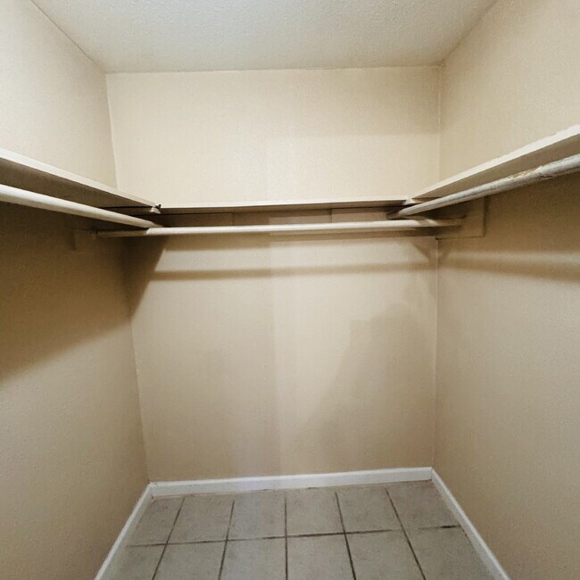Building Photo - Spacious 2-Bedroom | 1 Bathroom Apartment at The Legacy in Nederland, TX!