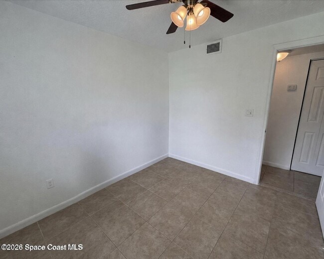 Building Photo - 1812 Oakwood Dr