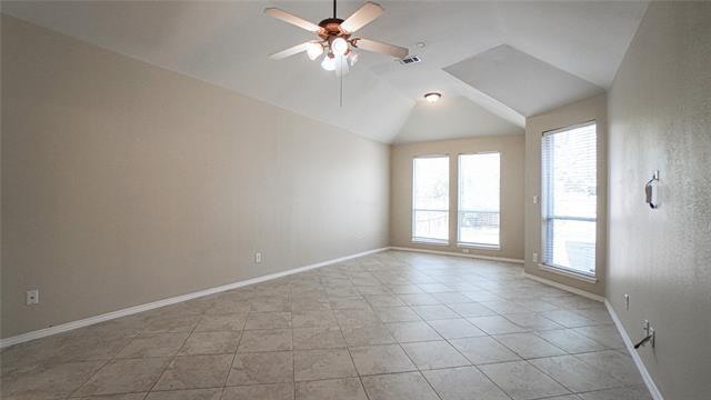 Building Photo - 2060 Garden Crest Dr