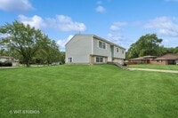 Building Photo - 30W145 Country Lakes Dr