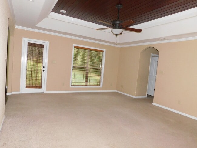 Building Photo - 3 Bedroom Home in the County