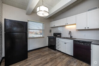 Interior Photo - Corinth Garden