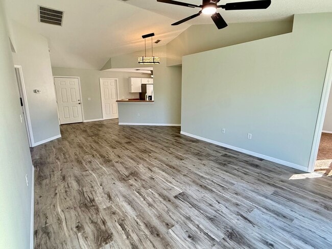 Building Photo - 3/2 Spacious Saint Cloud Home with fenced ...
