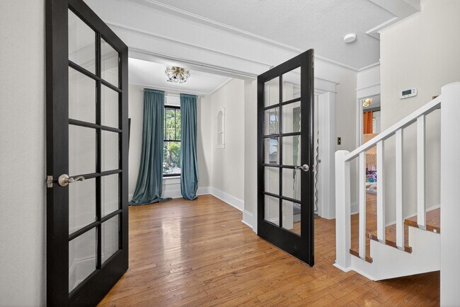 Building Photo - Stunning 4-bedroom home in Tampa! (Bonus room)