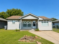 Building Photo - 4 Bedroom/ 1 Bathroom House